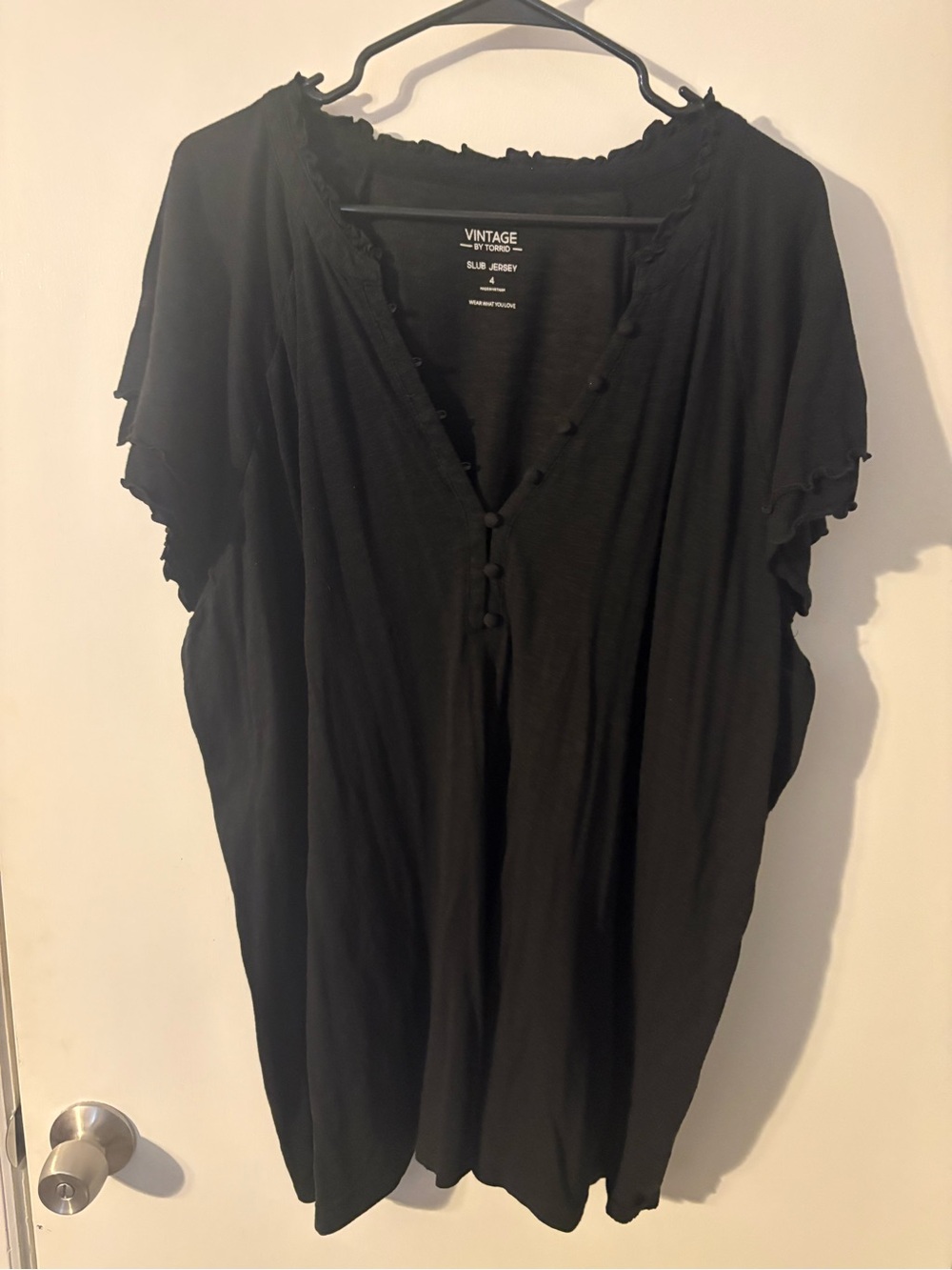 torrid Black Short Sleeve Button-Front V-neck Tunic size 4